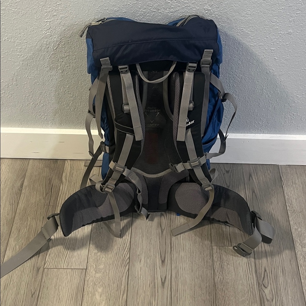 Deuter Futura Vario 50+10 Women’s Hiking Backpack - Picture 2 of 2